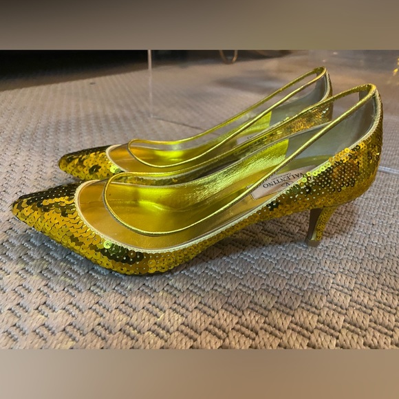 NWOB VALENTINO Dollybow Sequin Gold Shoes Heels - Size 37 - Picture 5 of 12